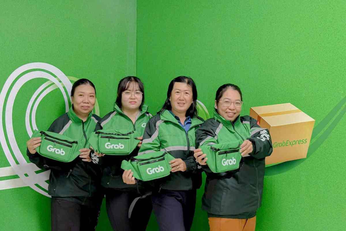 Các nữ đối tác tài xế Grab trong chương trình đồng phục mới của Grab Việt Nam